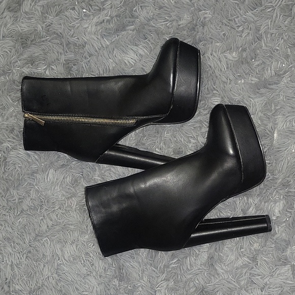 Black heeled booties US9 - Picture 1 of 4